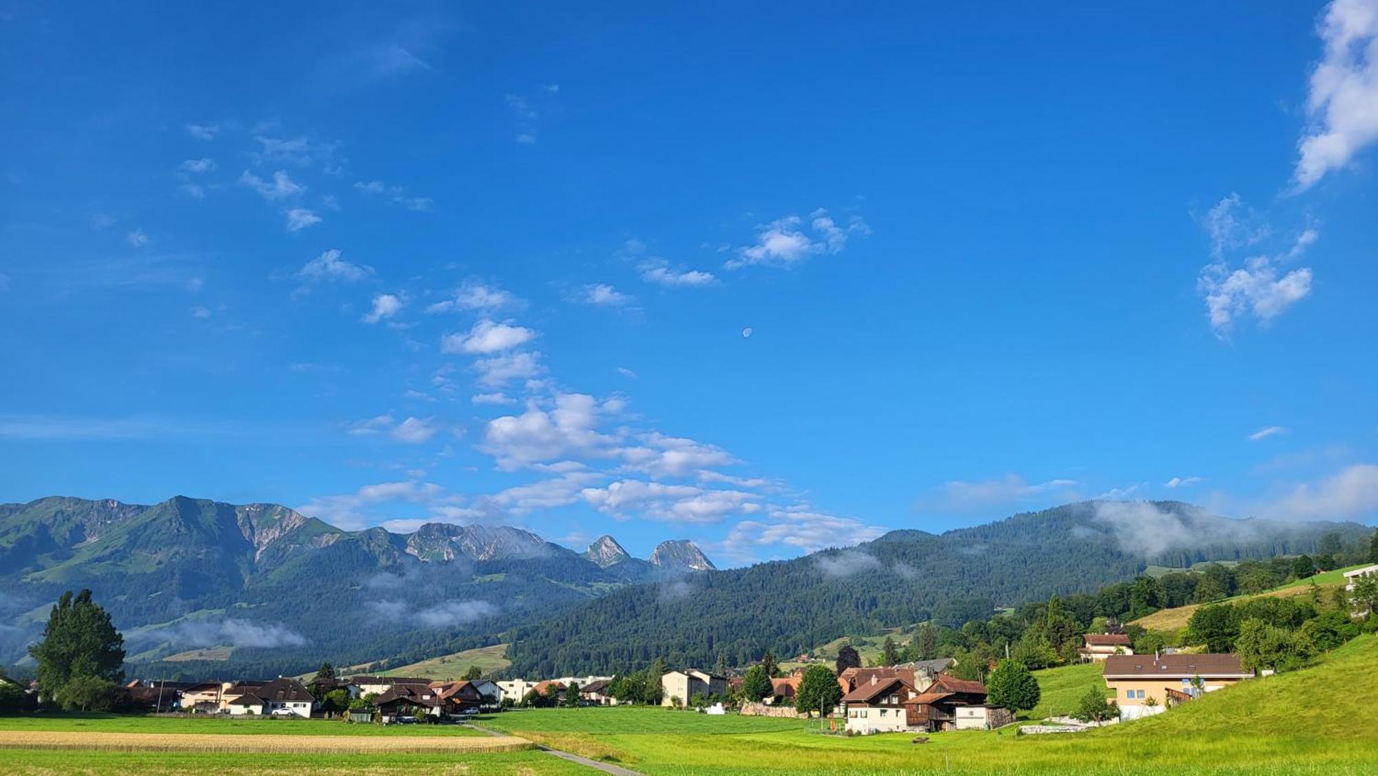 Auszeit Bed & Breakfast Wattenwil Eksteriør bilde